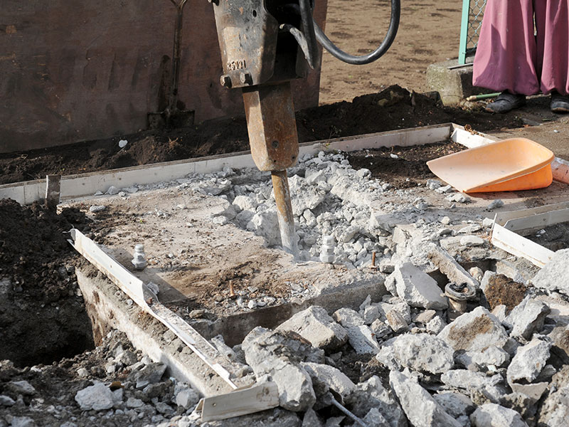 コンクリート斫り工事